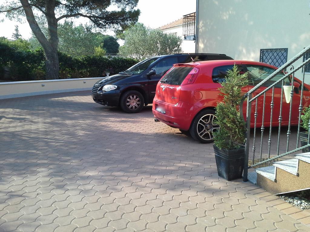 Holiday Home Villa Romantica Sveti Filip i Jakov Cameră foto